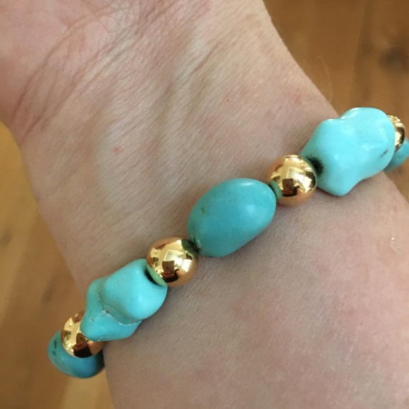 Chunky turquoise gold tone bead bracelet - Picture 7 of 8